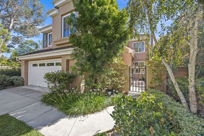 12 Calais in Newport Beach, CA - Foto de edificio - Building Photo