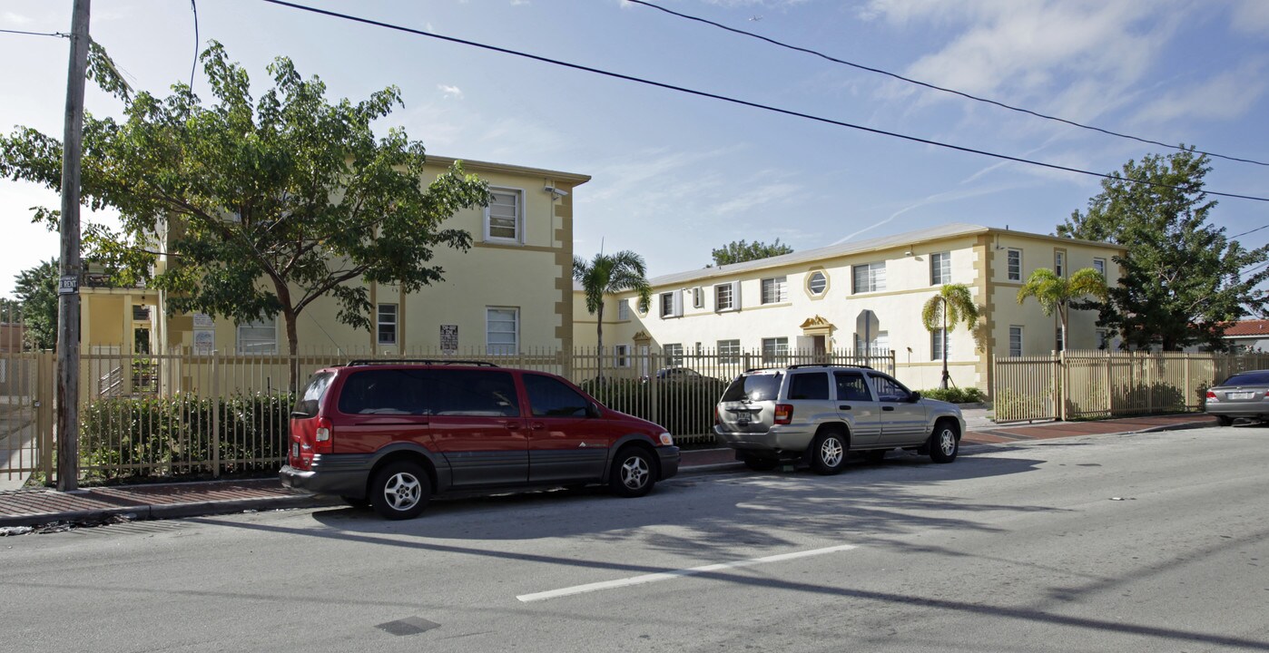 Marenee Gardens in Miami, FL - Building Photo