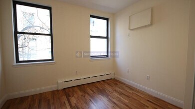 525 W 49th St-Unit -3D in New York, NY - Building Photo - Building Photo