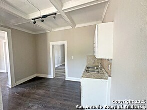 146 Fairview Ave in San Antonio, TX - Building Photo - Building Photo