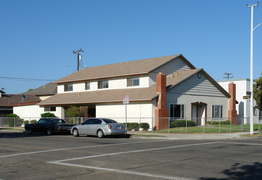 241 Campbell Way in Oxnard, CA - Foto de edificio