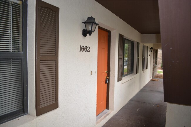 1662 Spring Garden Ct in Holly Hill, FL - Building Photo - Building Photo