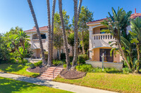 Pacific Beach Townhomes in San Diego, CA - Building Photo - Primary Photo