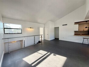 10231 Fontainebleau Blvd in Miami, FL - Building Photo - Building Photo