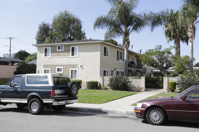 2265-2267 Canyon Dr in Costa Mesa, CA - Foto de edificio - Building Photo