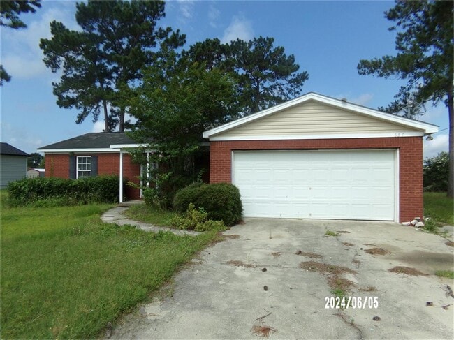 557 Ponderosa Cir in Midway, FL - Building Photo - Building Photo