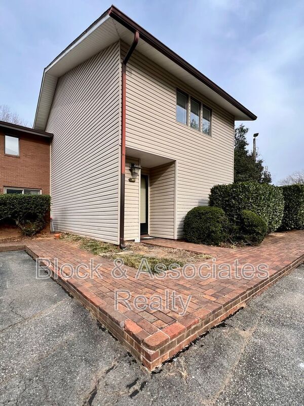 207 Forest View Ct in Winston-Salem, NC - Building Photo - Building Photo