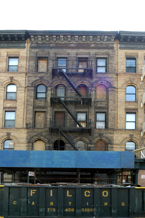394 Manhattan Ave in New York, NY - Building Photo