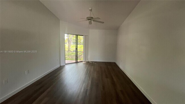 9986 Nob Hill Ln in Sunrise, FL - Building Photo - Building Photo