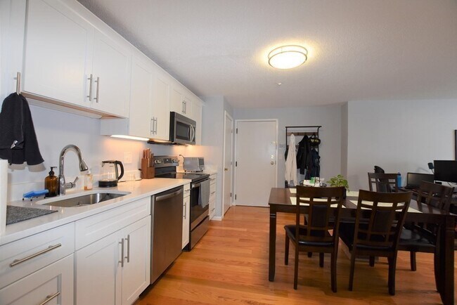 88 Charles St in Waltham, MA - Building Photo - Building Photo