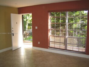 10824 N Kendall Dr in Miami, FL - Building Photo - Building Photo