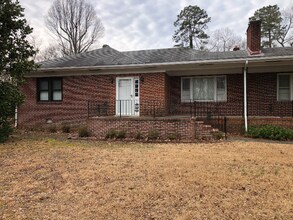 11500 Elmwood Ln in Chester, VA - Foto de edificio - Building Photo