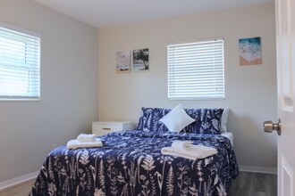 14512 117th Ave N in Largo, FL - Foto de edificio - Building Photo