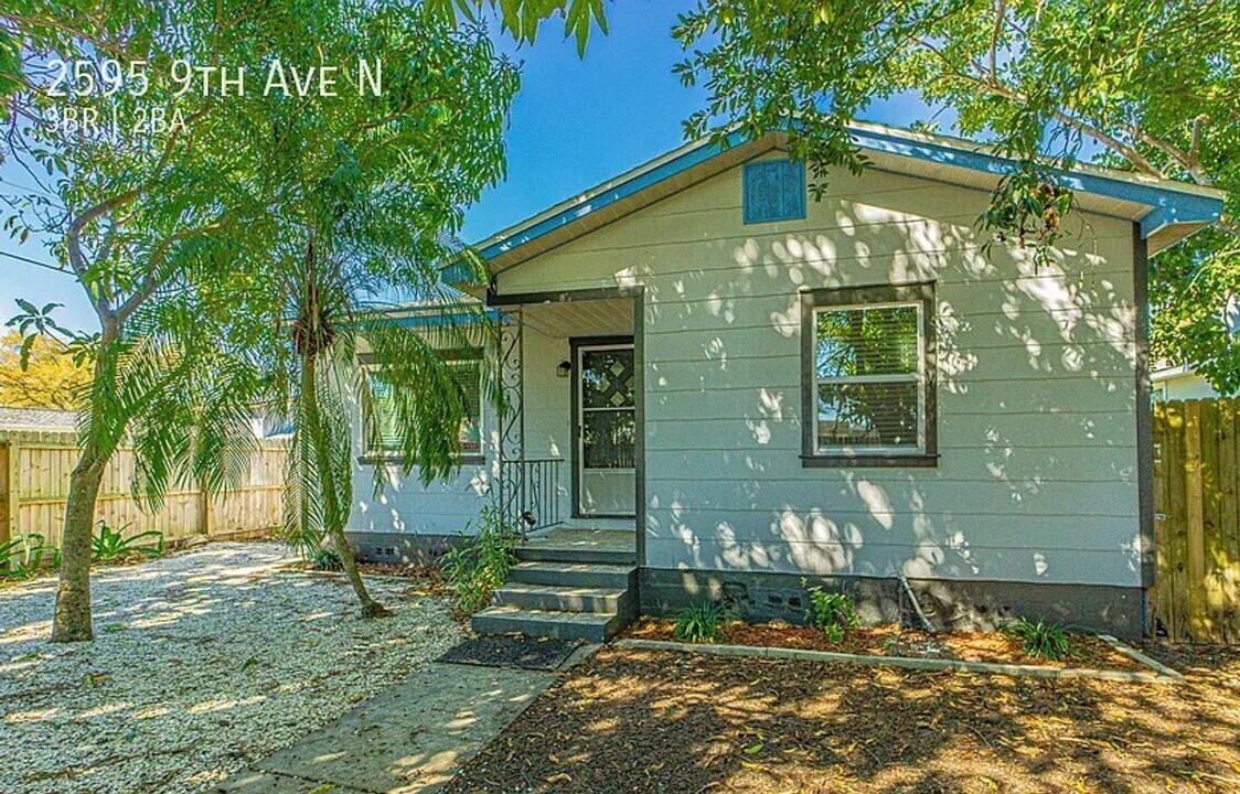 2595 9th Ave N in St. Petersburg, FL - Building Photo