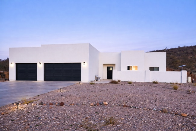 115 Via Finlandia in Rio Rico, AZ - Building Photo - Building Photo
