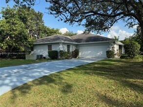 13501 SW 104th Ave in Miami, FL - Building Photo - Building Photo
