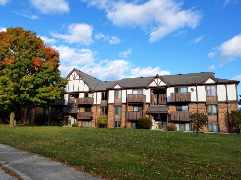 Cedar Grove Apartments in Manitowoc, WI - Foto de edificio