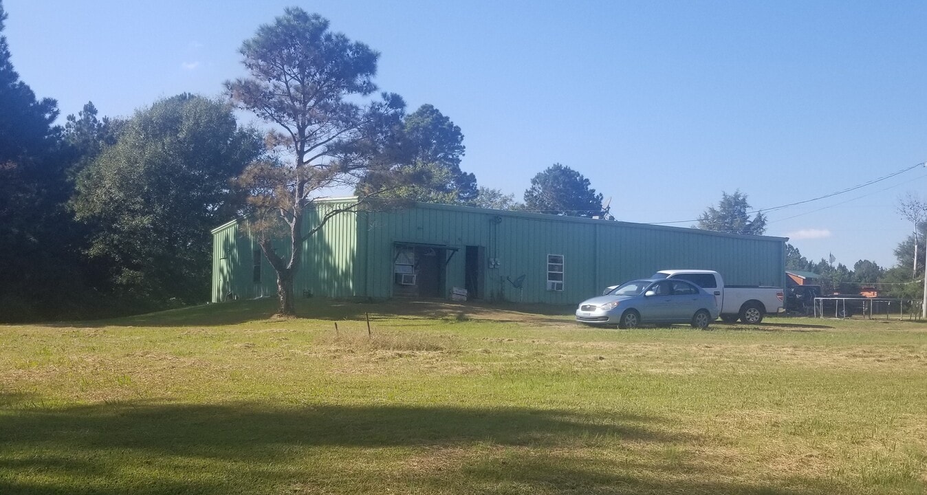 140 Lemmon Drive, Unit C in Mantachie, MS - Building Photo