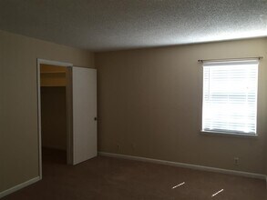 210 Hickory Hill Ct in Nashville, TN - Foto de edificio - Building Photo