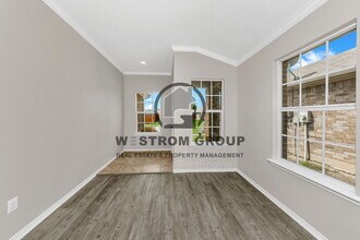 2201 Sweetwood Dr in Fort Worth, TX - Foto de edificio - Building Photo