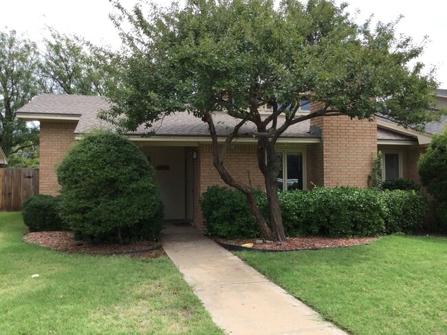 104 N Troy Ave in Lubbock, TX - Building Photo - Building Photo