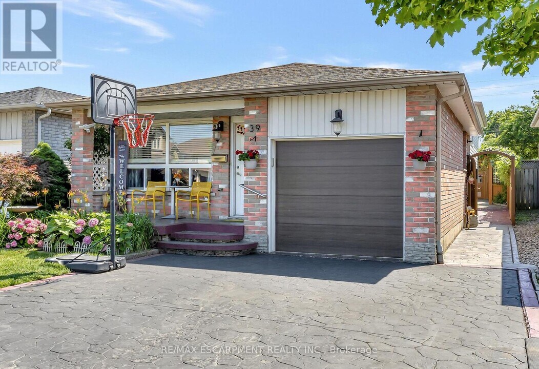 39 Marilyn Ct in Hamilton, ON - Building Photo
