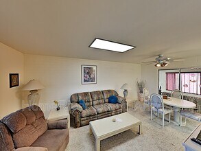 10828 W Crosby Dr in Sun City, AZ - Building Photo - Building Photo