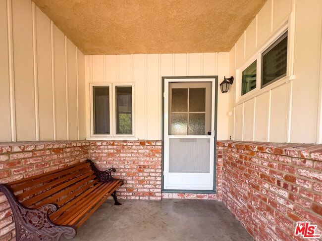 626 Irving Dr in Burbank, CA - Building Photo - Building Photo