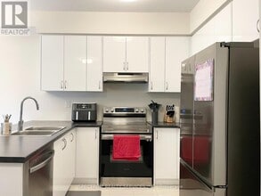 5 Poole St in Brantford, ON - Building Photo - Building Photo