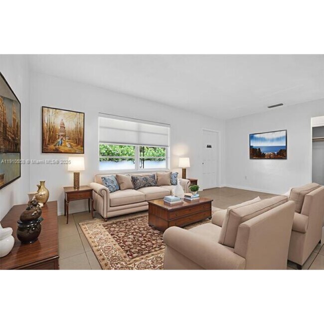 2744 SW 23rd Ter in Miami, FL - Building Photo - Building Photo