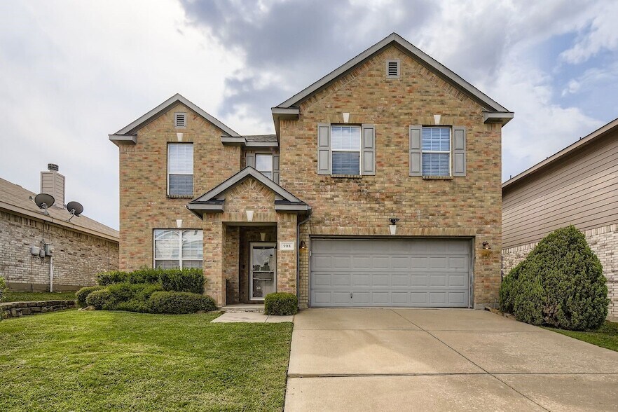 908 Reveille Rd in Fort Worth, TX - Foto de edificio