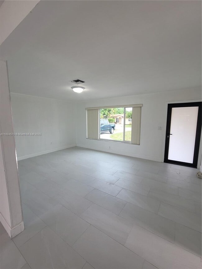 7817 Panama St in Miramar, FL - Building Photo - Building Photo