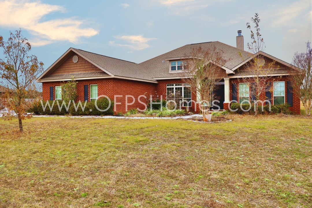 3445 Brownstone Rd in Crestview, FL - Building Photo