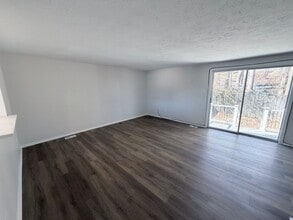 8906 Chesapeake Lighthouse Dr in North Beach, MD - Building Photo - Building Photo