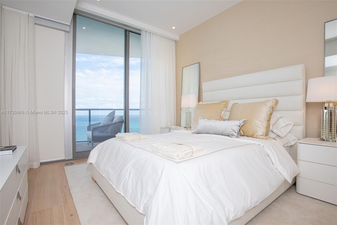 15701 Collins Ave, Unit 2604 in North Miami Beach, FL - Building Photo
