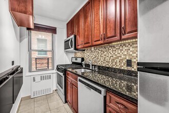 420 E 55th St in New York, NY - Building Photo - Building Photo