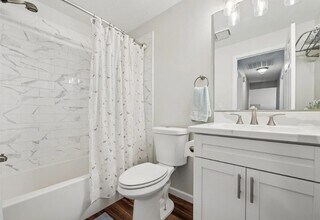 19825 SE 267th Pl in Covington, WA - Foto de edificio - Building Photo