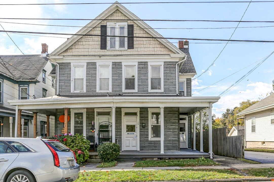 128 S 18th St in Camp Hill, PA - Building Photo