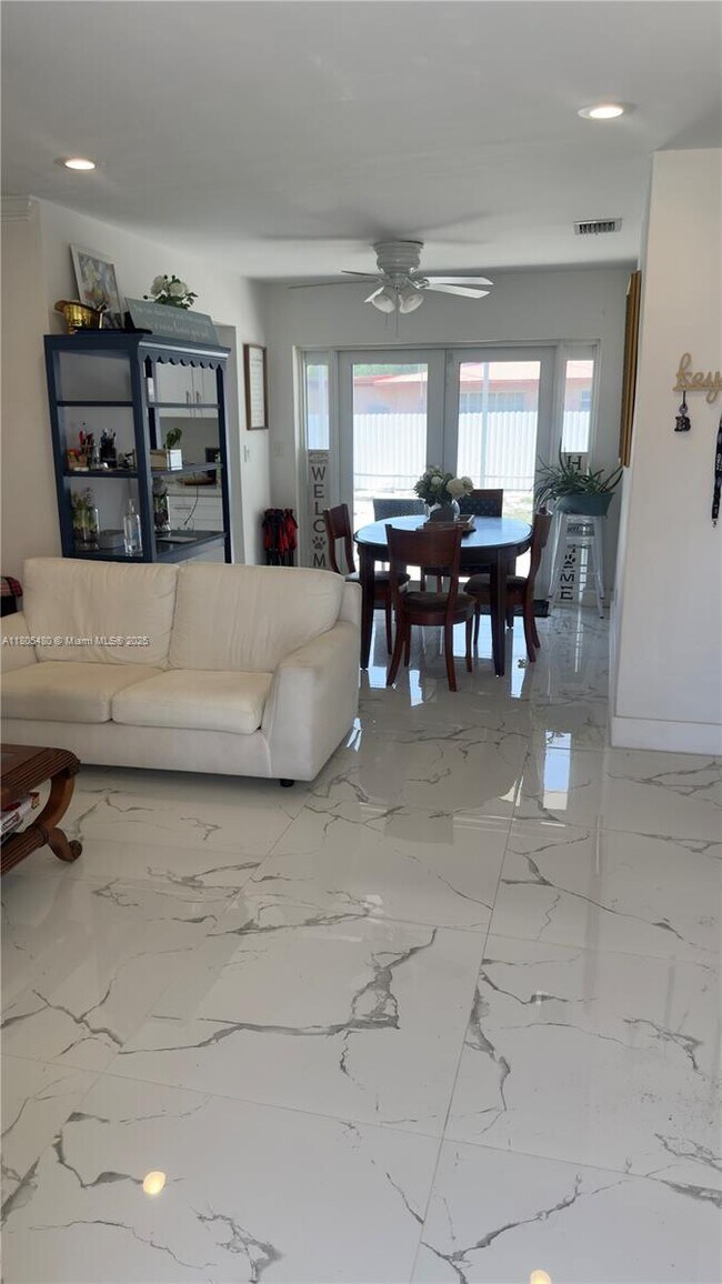 2345 NW 182nd Terrace in Miami Gardens, FL - Building Photo - Building Photo