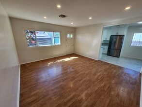 10449 Cantara St in Sun Valley, CA - Building Photo - Building Photo