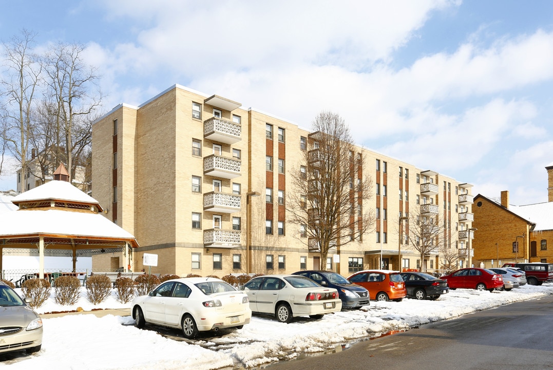 Thomas Bishop Apartments in New Brighton, PA - Building Photo