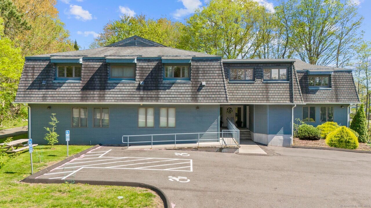 47 Clapboard Hill Rd in Guilford, CT - Building Photo