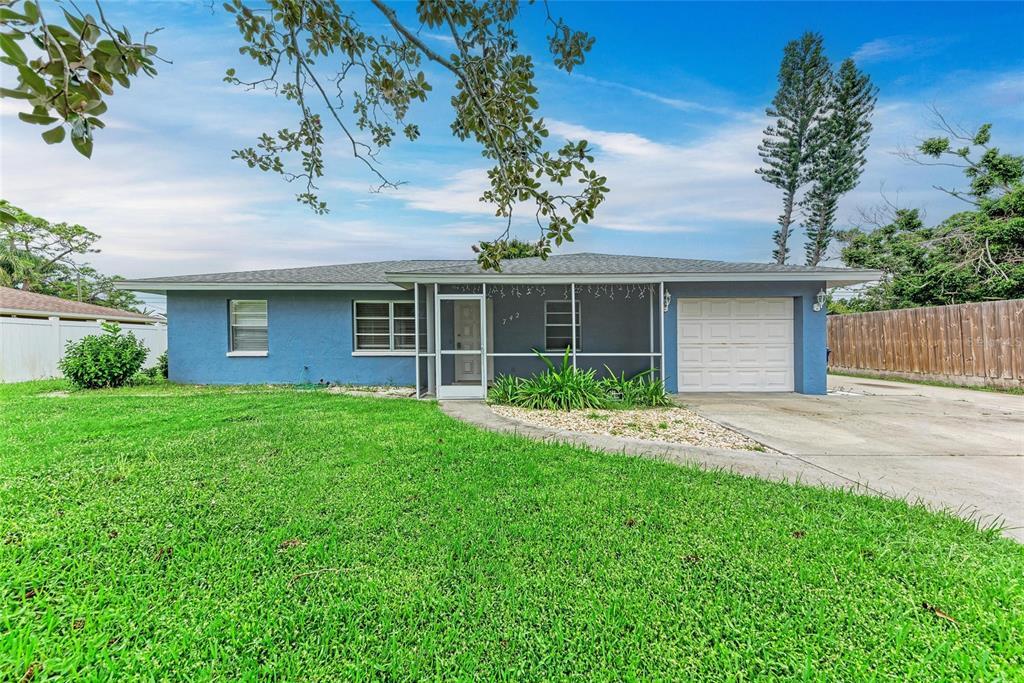 742 Devon Rd in Venice, FL - Building Photo