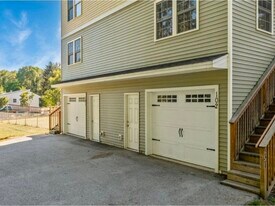 437 Lapan Rd, Unit 101 in St. Albans, VT - Building Photo