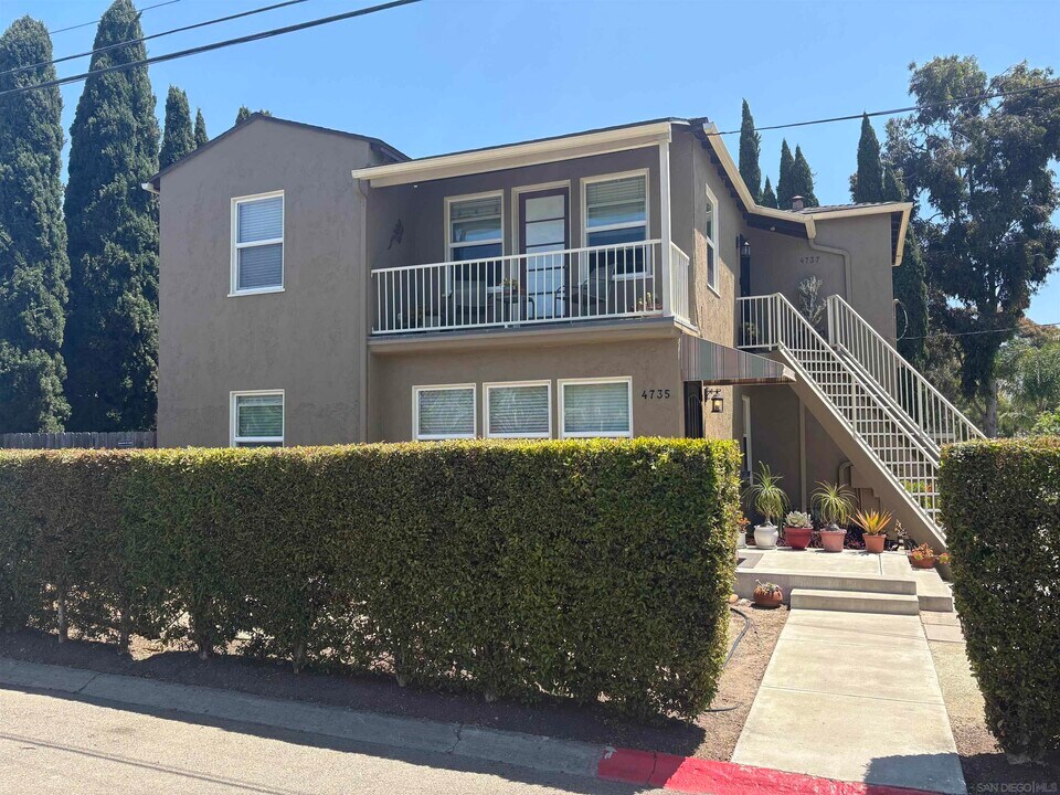 4735 Lomitas Dr in San Diego, CA - Building Photo