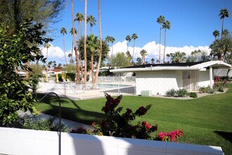 2364 S Sky View Dr in Palm Springs, CA - Building Photo - Building Photo