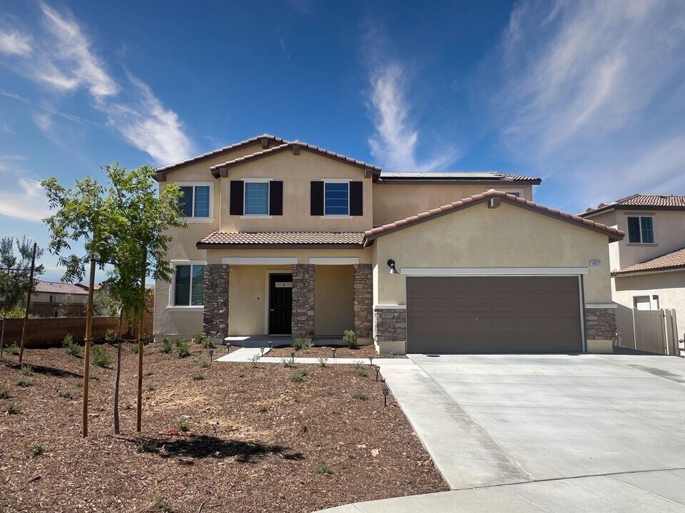 14077 Amorosa Ct in Beaumont, CA - Building Photo
