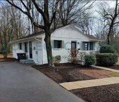 285 Crepe Myrtle Cir in Winston-Salem, NC - Building Photo