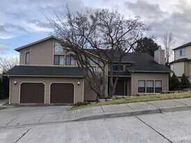 715 SW Staley Dr in Pullman, WA - Building Photo