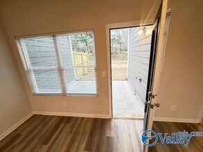 136 Foster Wy Dr in Huntsville, AL - Building Photo - Building Photo